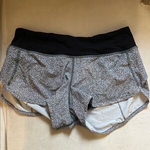 LULULEMON 2.5’ Black and Gray Speed Up Shorts